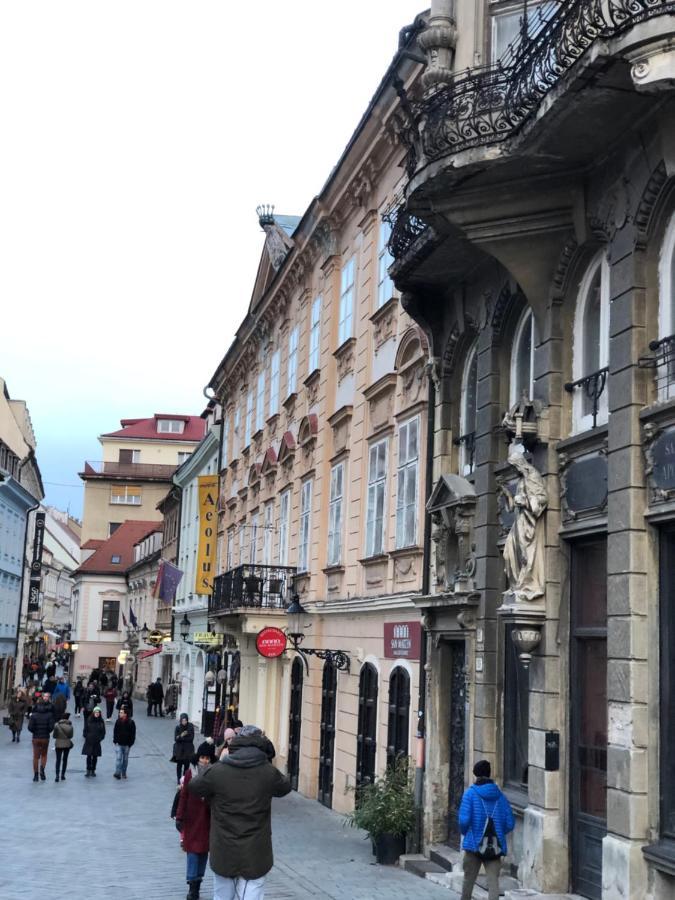 Nice Apartment In Old Town Bratislava Exterior foto