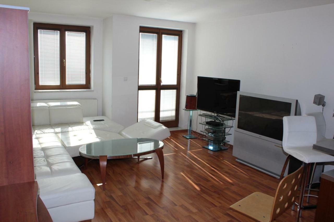 Nice Apartment In Old Town Bratislava Exterior foto
